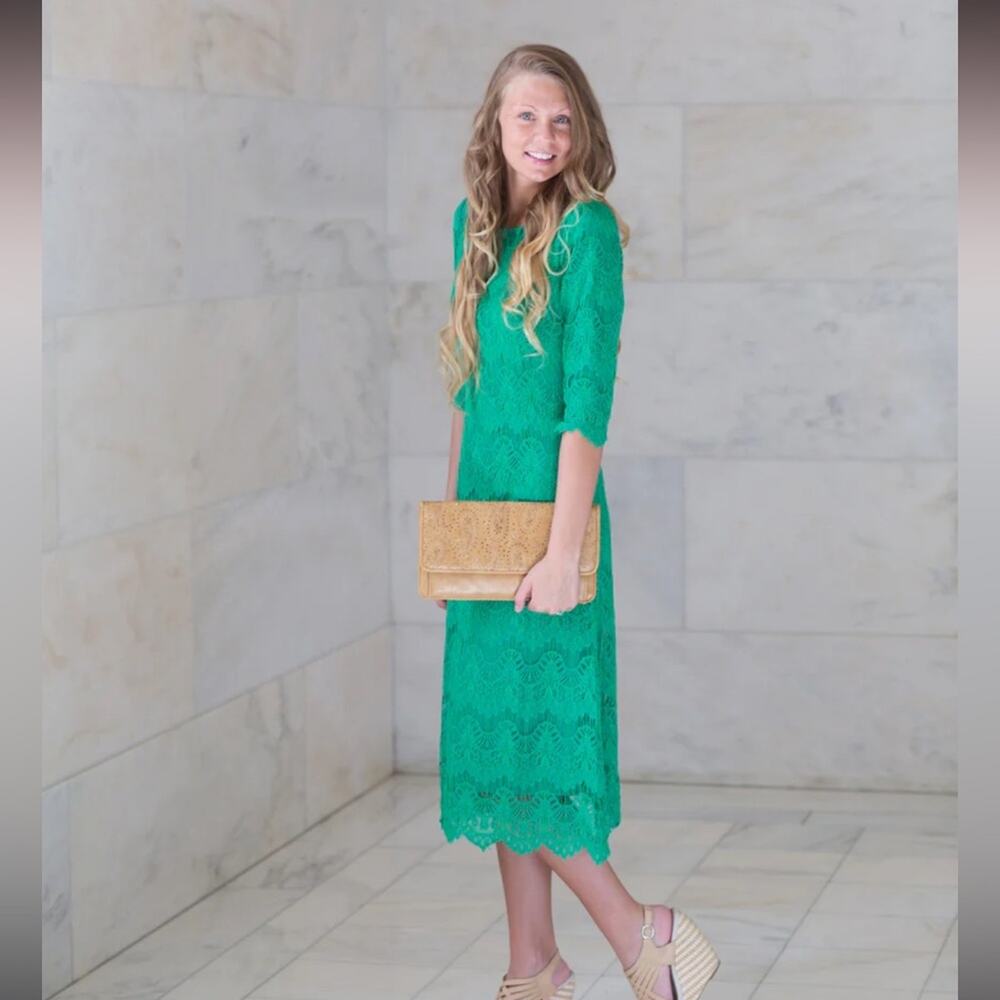 Dainty jewells $129 night in Paris Kelly green dress lace quarter sleeve modest